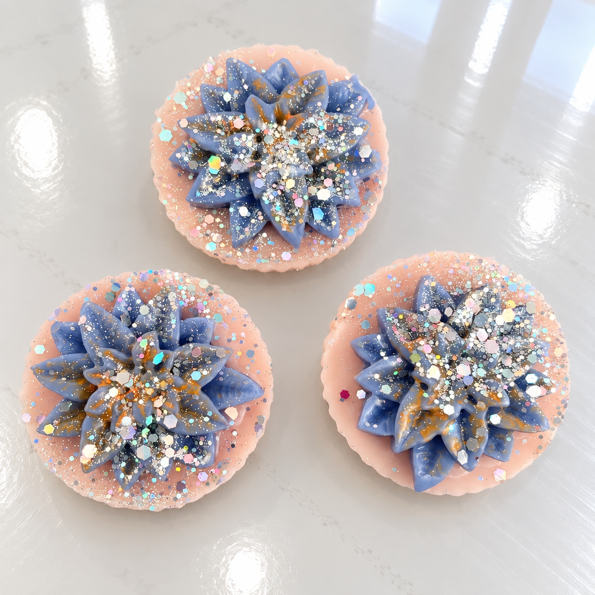 Wax Melt Cupcake – Poinsettia flower design