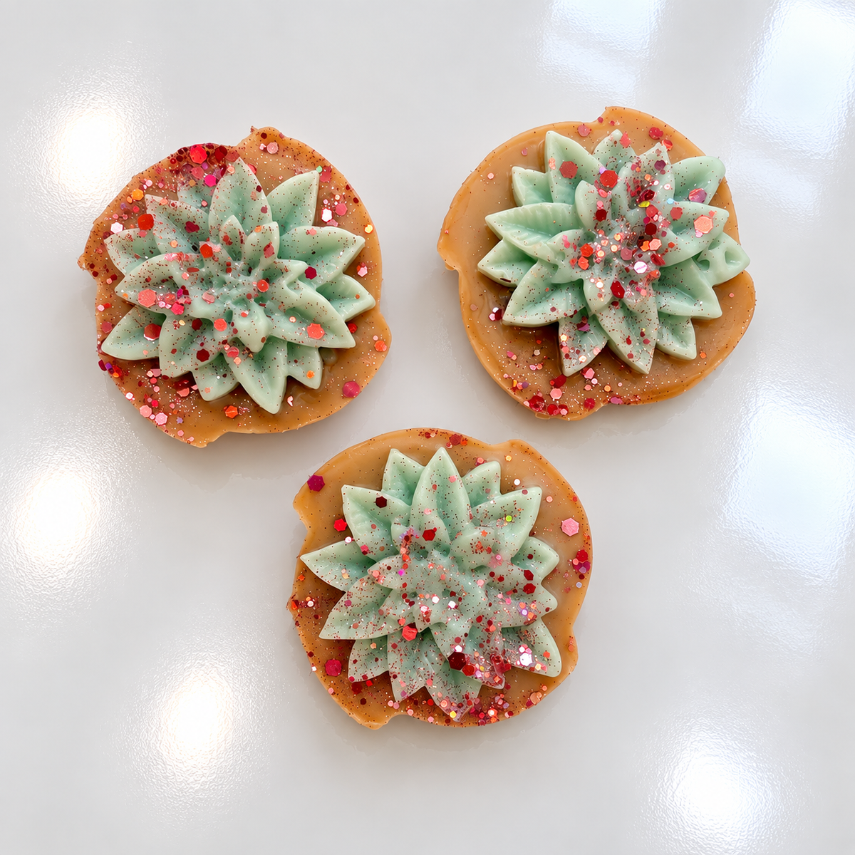Wax Melt Cupcake – Poinsettia flower design