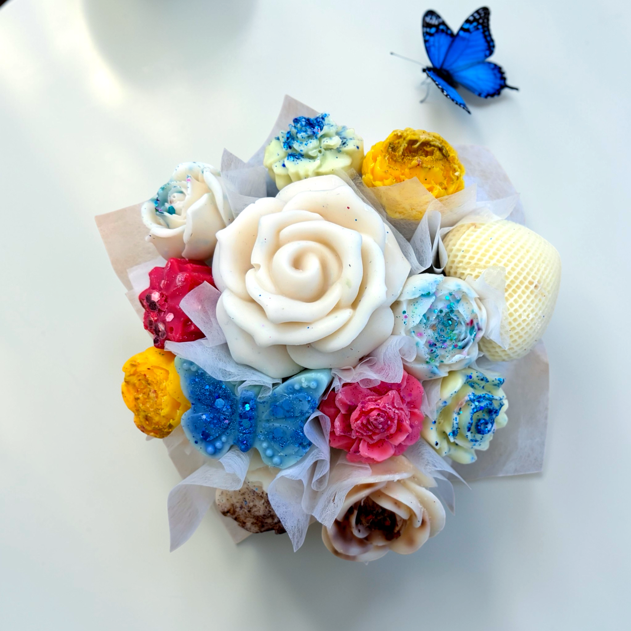 Sky Blue Wax Melt Flower Bouquet Gift Box – Black Cherry, Almond Liqueur & Sour Patches