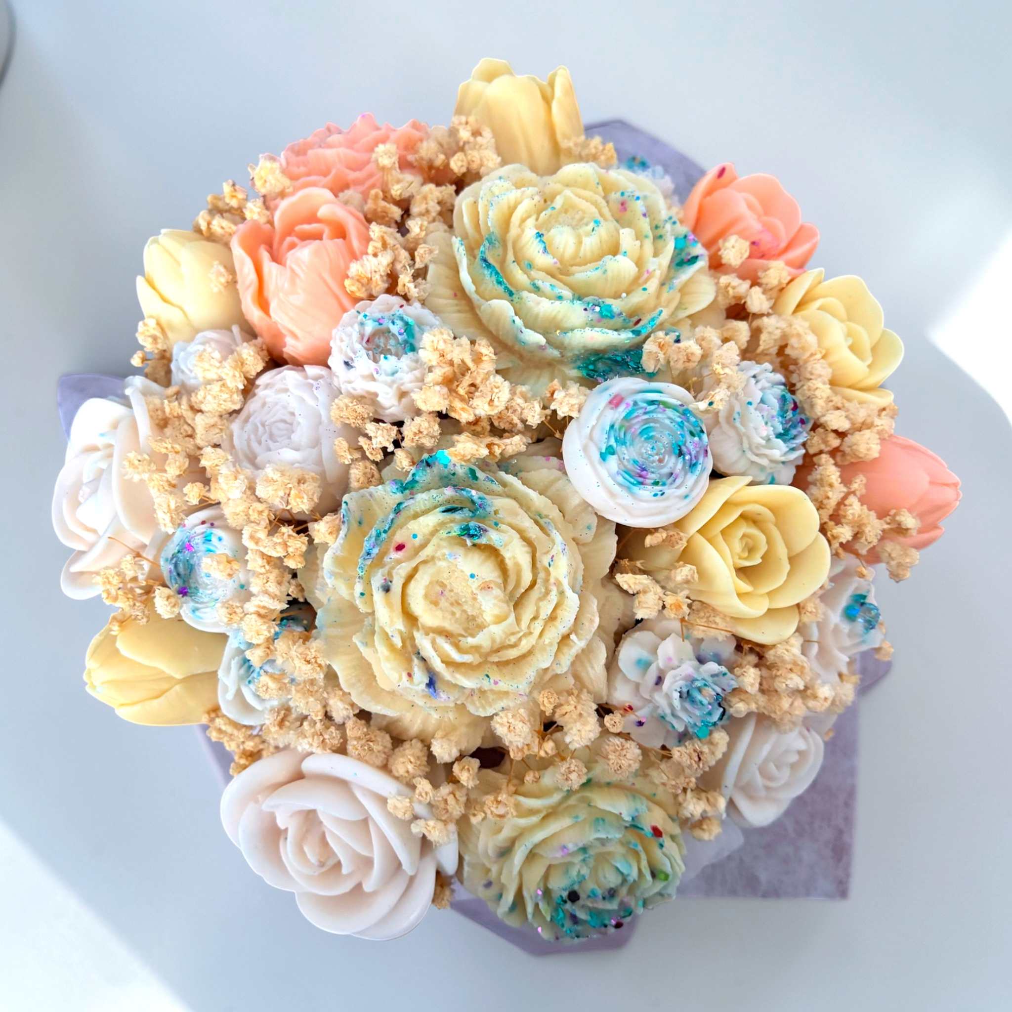 Large Scented Wax Melt Flower Bouquet Gift Box – Pink Round Box | Cute Crunch, Soft Musk, White Gardenia