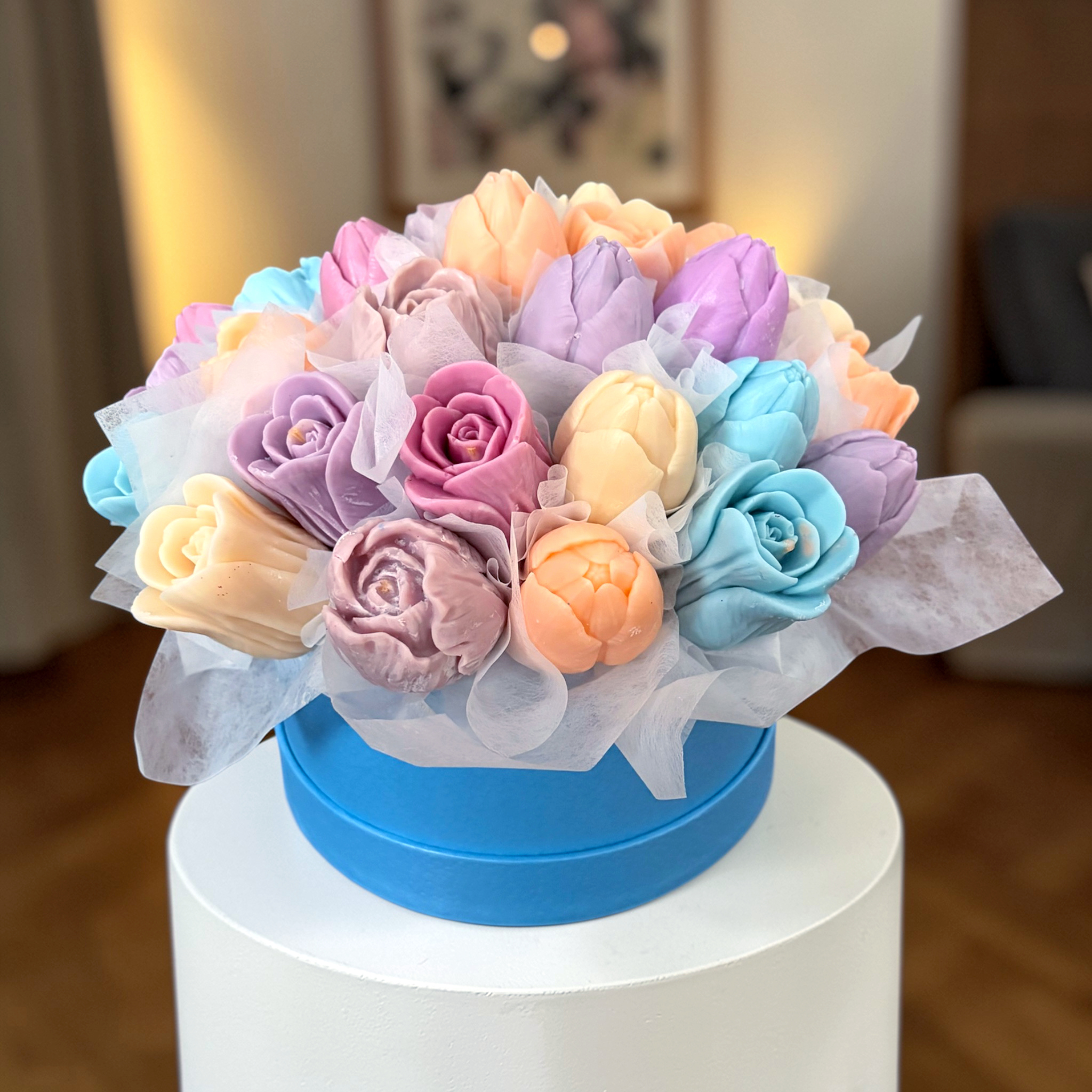 Luxury Wax Melt Flower Bouquet – Sky Blue Round Box. Clean Cotton, Cute Crunch & Sour Patches