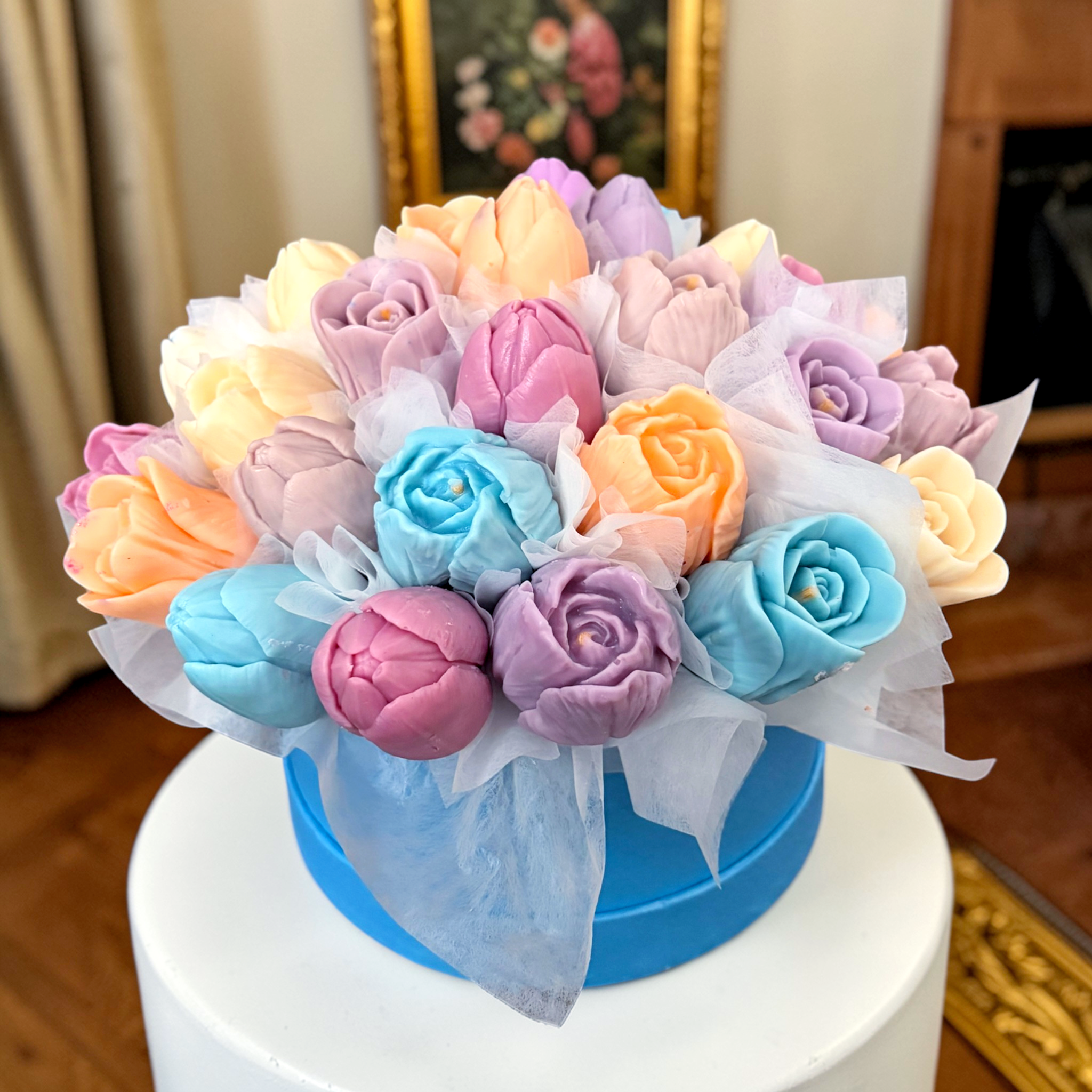 Luxury Wax Melt Flower Bouquet – Sky Blue Round Box. Clean Cotton, Cute Crunch & Sour Patches