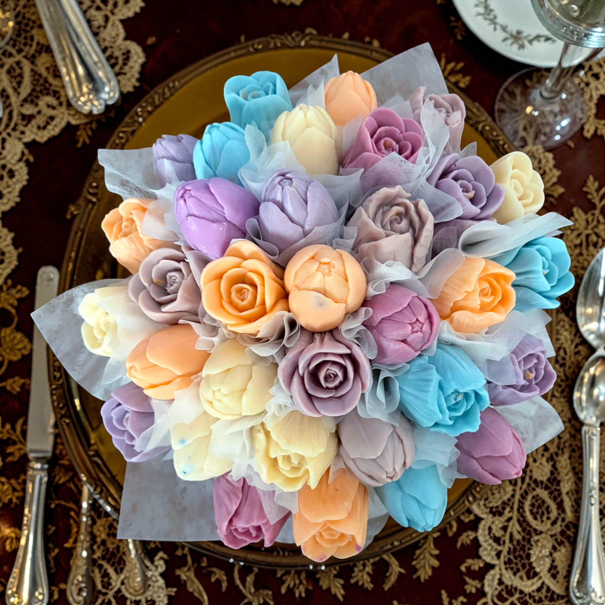 Luxury Wax Melt Flower Bouquet – Sky Blue Round Box. Clean Cotton, Cute Crunch & Sour Patches