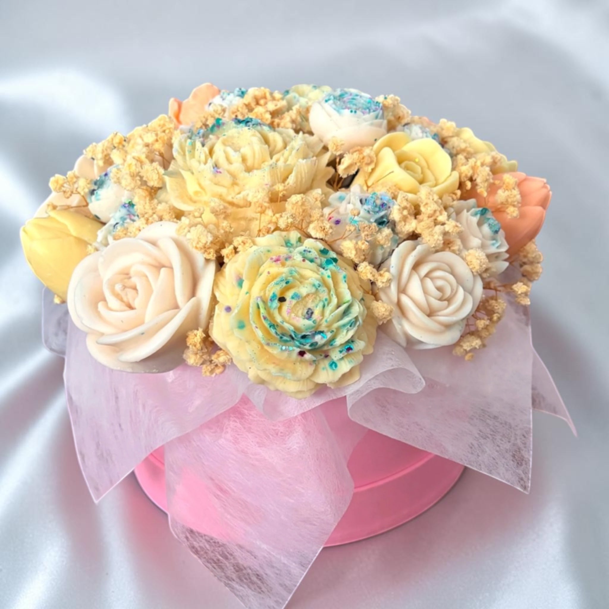 Large Scented Wax Melt Flower Bouquet Gift Box – Pink Round Box | Cute Crunch, Soft Musk, White Gardenia